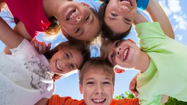 20 Sustainable Kids’ Clothing Brands Good For The Planet